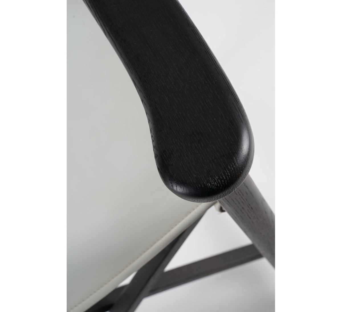 Складное кресло DUSTIN Armani / Casa, стоимость 220 000 руб.  Фотография 2